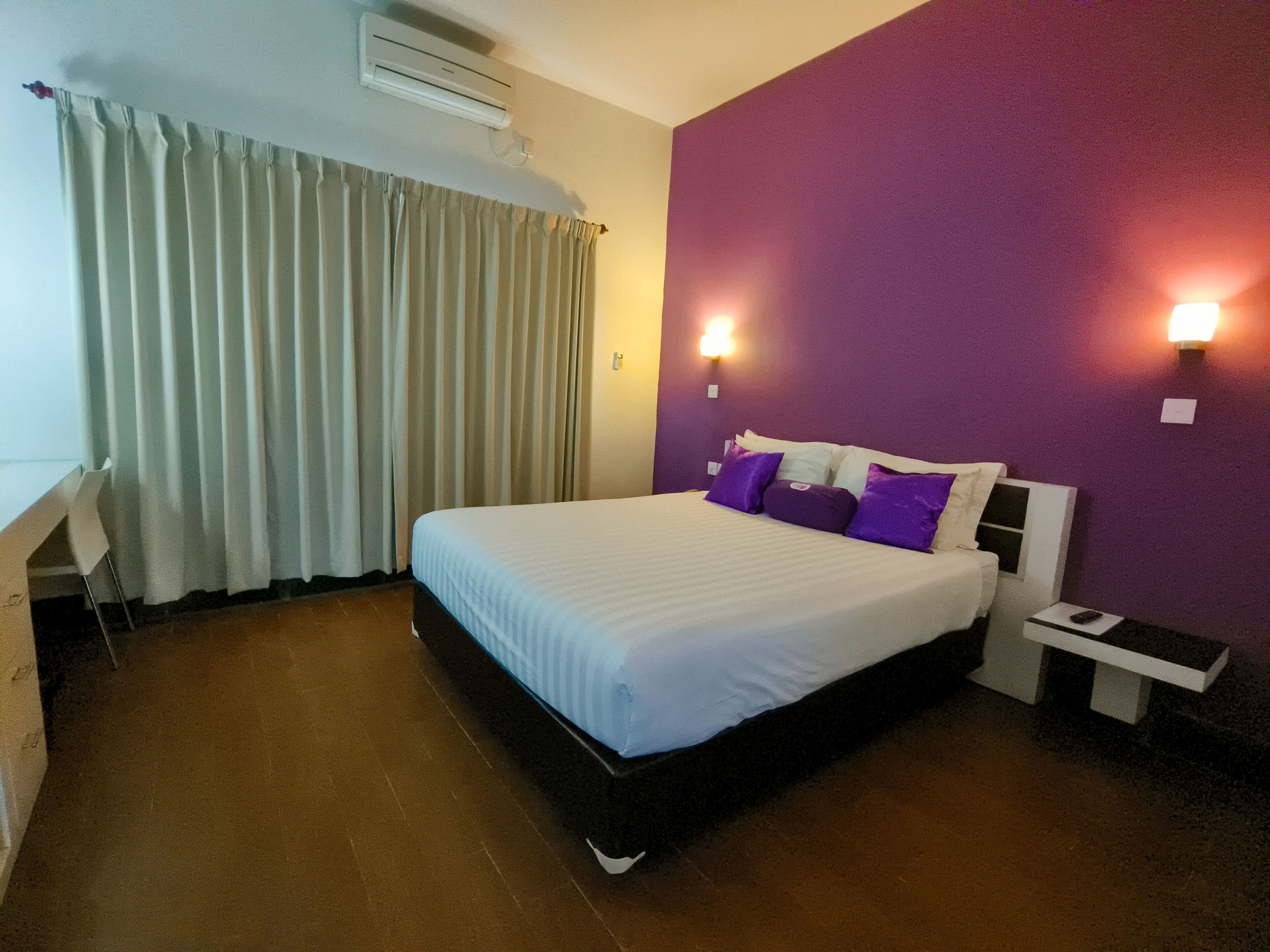 Kamar Deluks | Meja kerja, setrika/meja setrika, dan Wi-Fi gratis