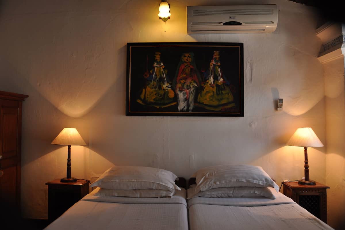 Standard Room | In-room safe, desk, blackout drapes, cribs/infant beds
