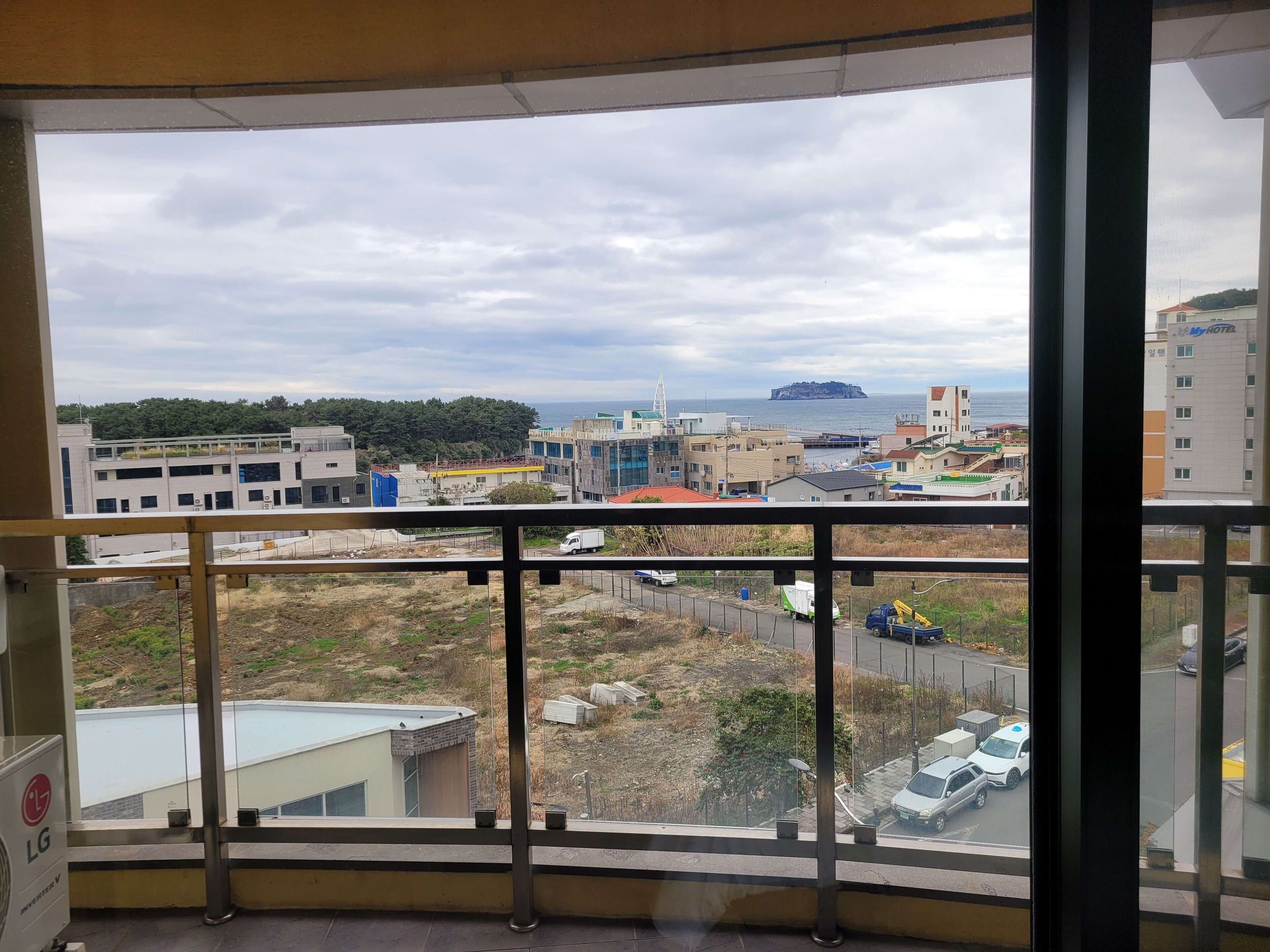 superior room, bathtub, ocean view (superior) | in-room safe, blackout curtains, wifi, bed sheets