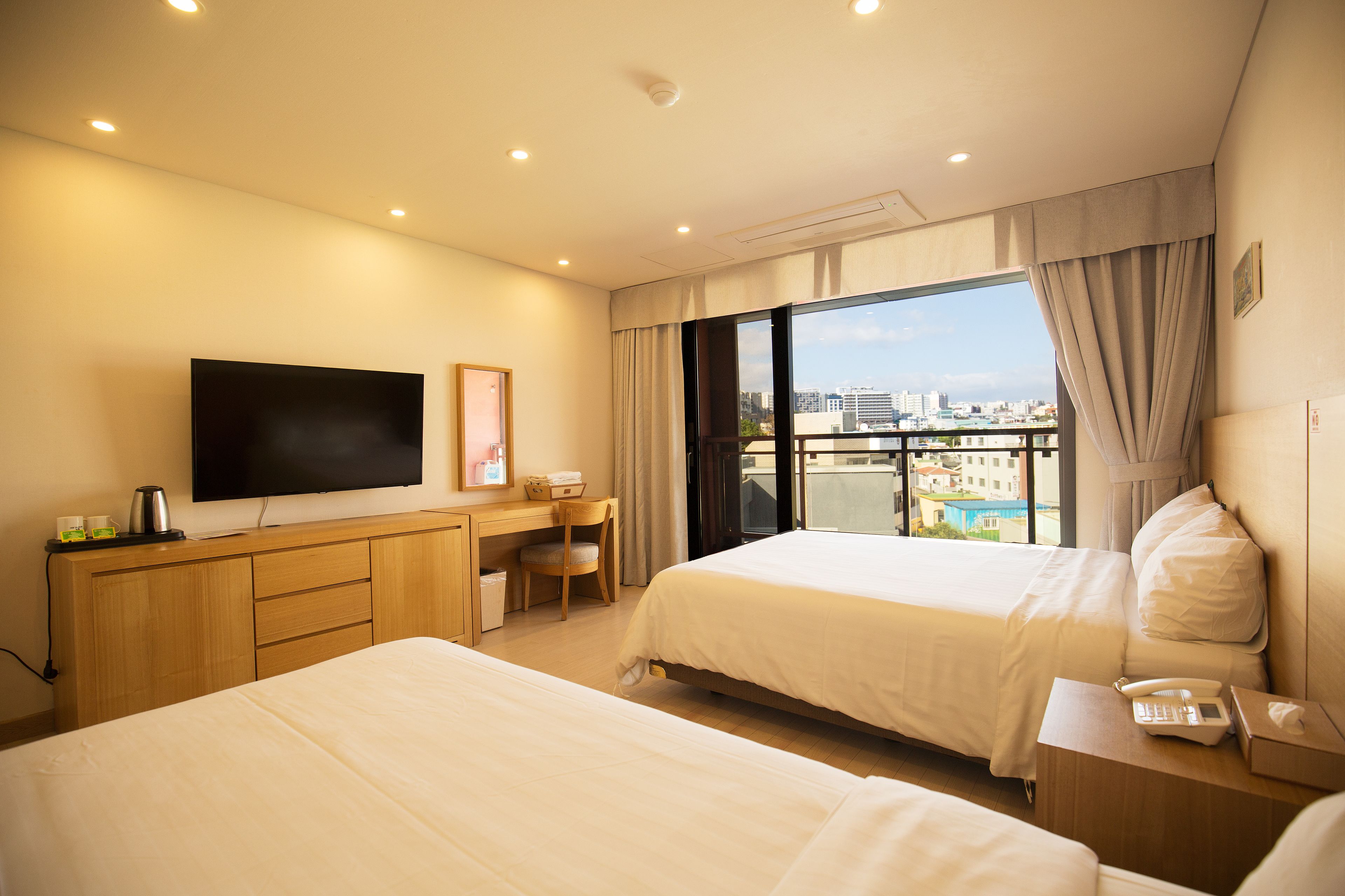 superior room (superior) | in-room safe, blackout curtains, wifi, bed sheets