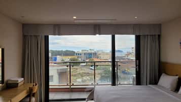 高級客房, 浴缸, 海景 (Superior) | 房內夾萬、遮光窗簾/窗簾、Wi-Fi、床單