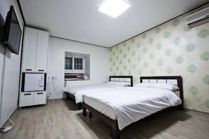 Family Room | Iron/ironing board, free WiFi - JC Inn Dongdaemun - Hostel (Seoul)