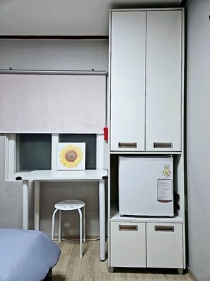 Double Room | Bathroom | Shower, free toiletries, hair dryer, slippers - JC Inn Dongdaemun - Hostel (Seoul)