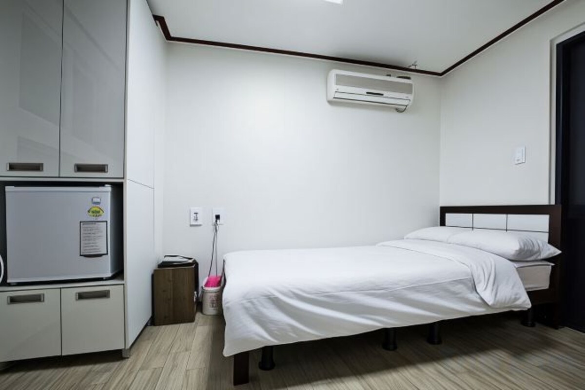 Iron/ironing board (on request), WiFi (free)