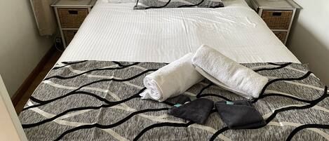 Una scrivania, postazione laptop, ferro/asse da stiro, Wi-Fi gratuito