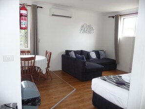 Quarto solteiro família | Escrivaninha, espaço de trabalho para notebook