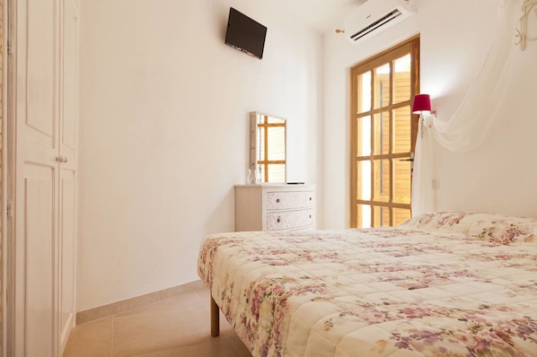 In-room safe, free WiFi