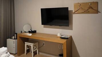 Room | Premium bedding, down comforters, blackout drapes, free WiFi