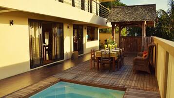 Outdoor pool, pool loungers