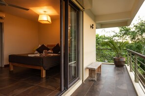 6.Deluxe Ocean & Island,Pool Front View | Minibar, in-room safe, desk, blackout drapes - Happy Days Guest House (La Gaulette)