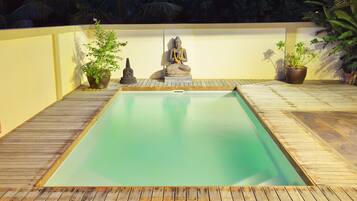 Outdoor pool, sun loungers