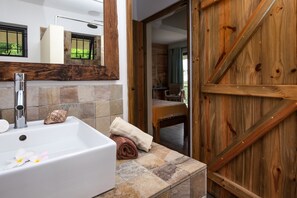 8.Superior Terrace Ocean and Pool View | Bathroom | Shower, free toiletries, towels - Happy Days Guest House (La Gaulette)