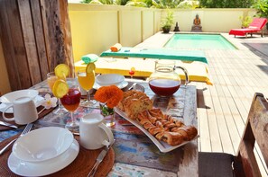Free daily self-serve breakfast - Happy Days Guest House (La Gaulette)
