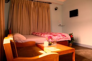 Deluxe-Doppelzimmer | Individuell eingerichtet, Schreibtisch, Bügeleisen/Bügelbrett