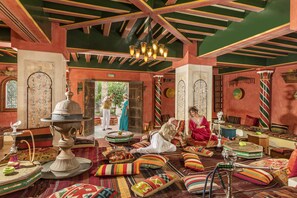 2 barer/lounger, bassengbar og strandbar