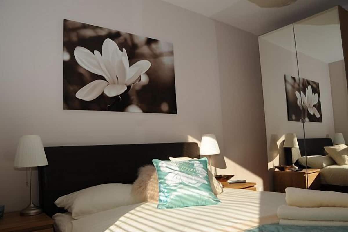 Departamento, 2 habitaciones (The Courtyard 2) | 1 habitación, tabla de planchar con plancha, cunas y wifi gratis