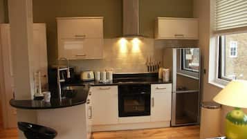 Apartment, 2 Bedrooms (The Courtyard 5) | Private kitchen | Fridge, microwave, stovetop, dishwasher