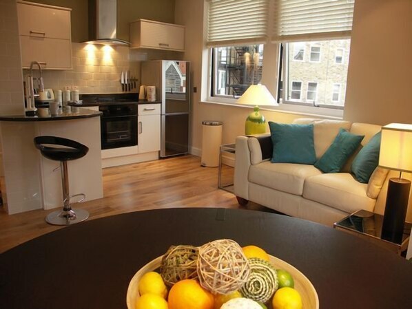 Departamento, 2 habitaciones (The Courtyard 5) | Área de sala de estar | Televisión de pantalla plana y reproductor de DVD 