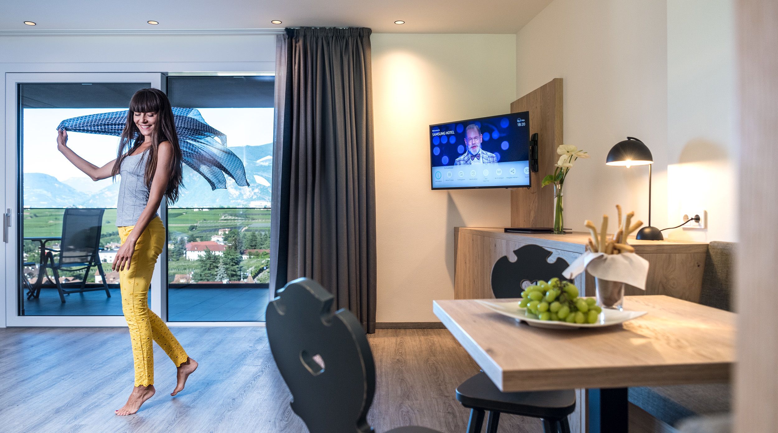 panoramic suite (appianum) | living room