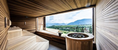 Sauna, Turkish bath, 1 treatment room, manicures and pedicures