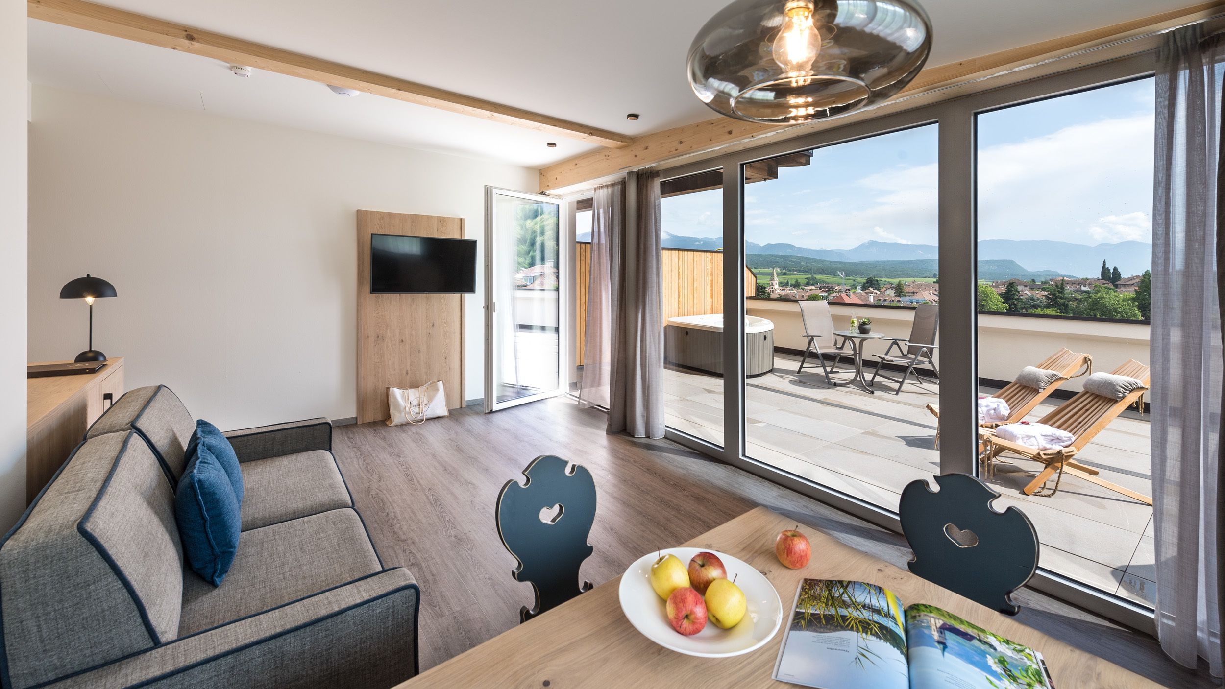 penthouse suite graf | living room