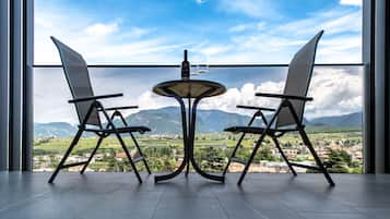 Doppia Deluxe (Vernatsch) | Una cassaforte in camera, una scrivania, tende oscuranti