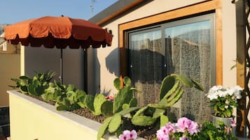 Quarto casal superior, terraço | Vista para a rua