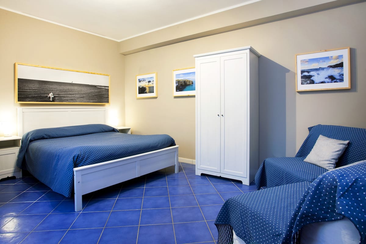 Habitación triple | Sábanas italianas Frette, ropa de cama de alta calidad y edredón