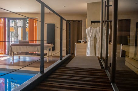 Espace de soins pour les couples, sauna, soins corporels. Hôtel Les Sables d'Ocre & SPA