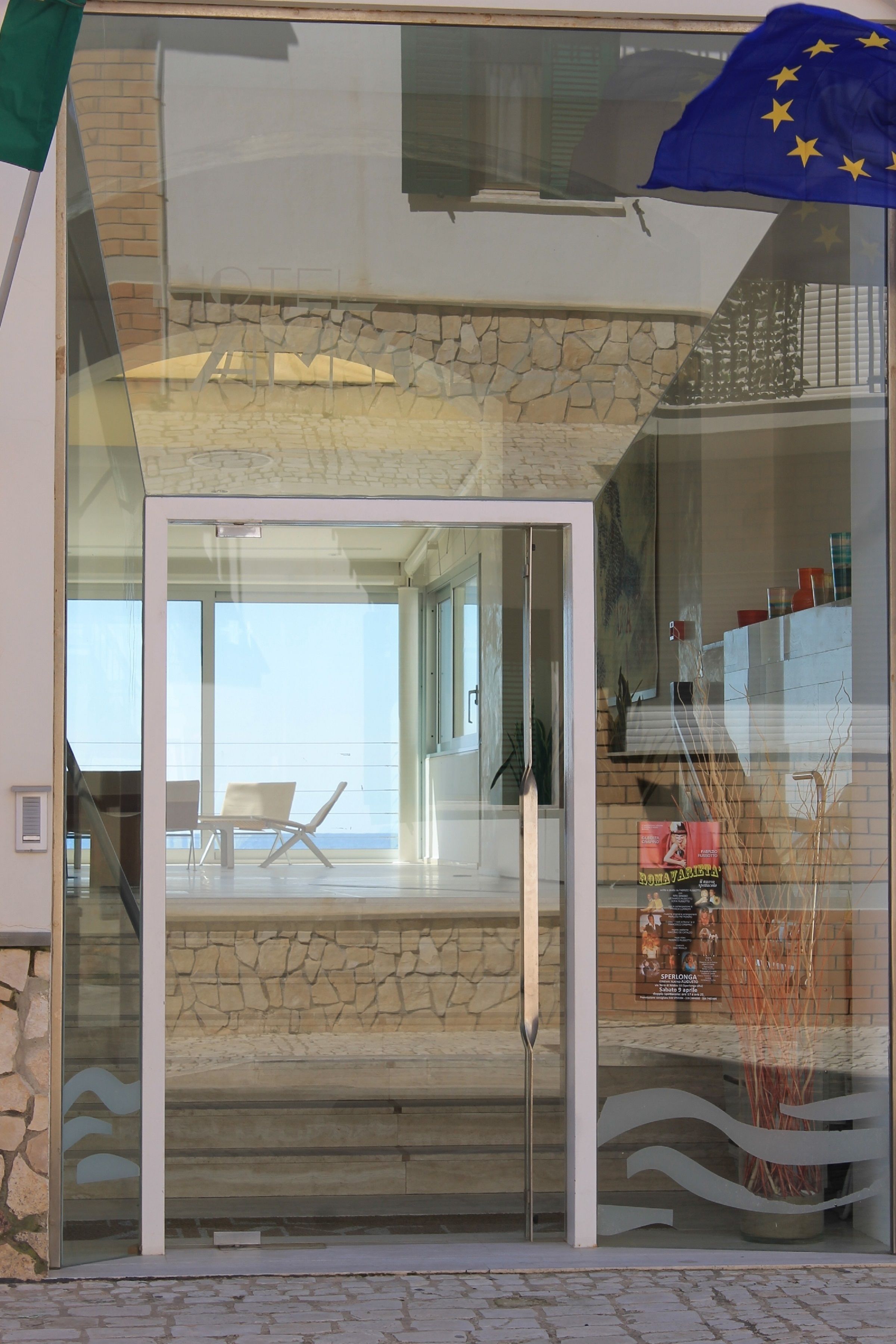 Comfort Quadruple Room (street view)