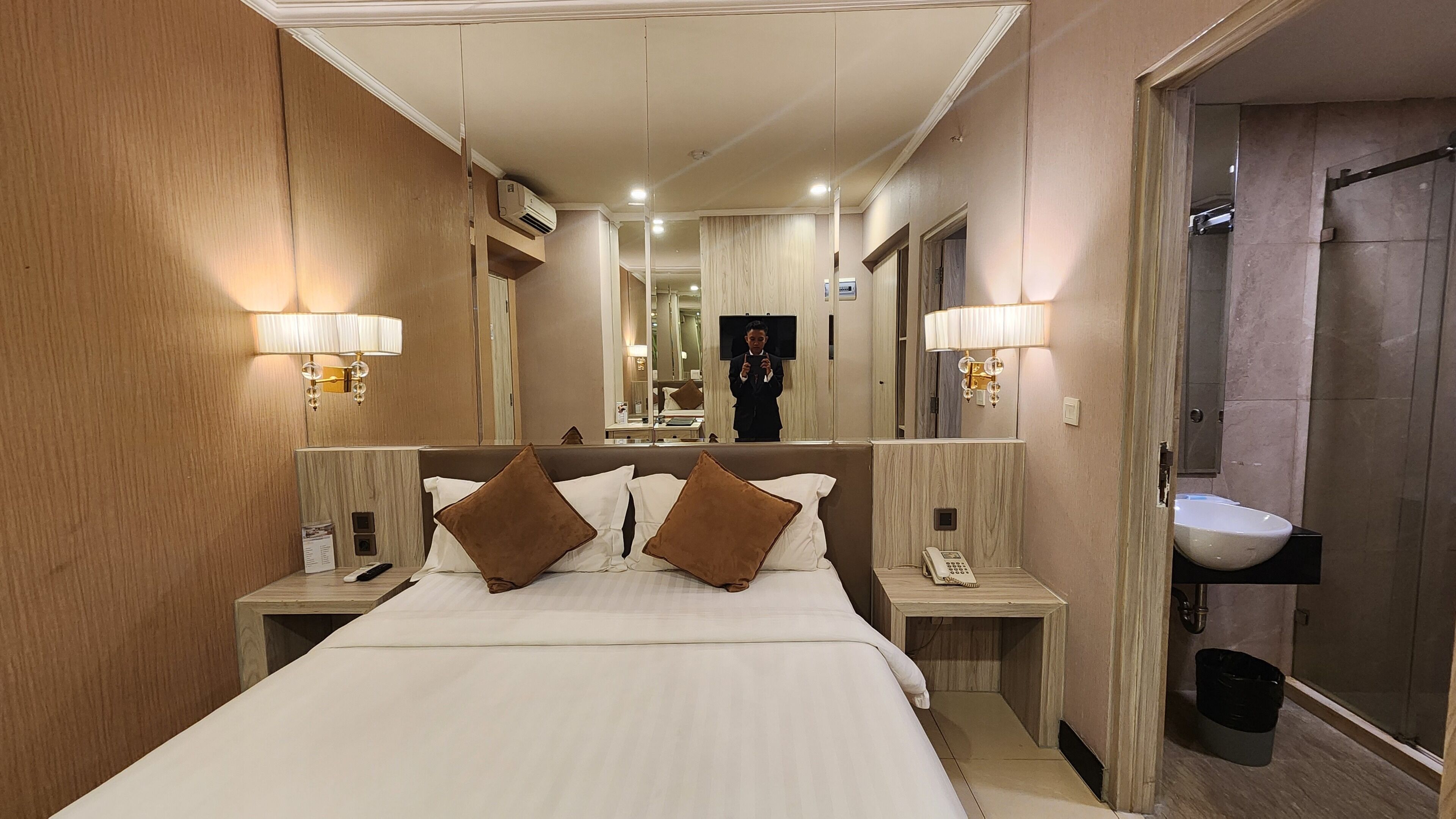 Photo - Grand Paragon Hotel