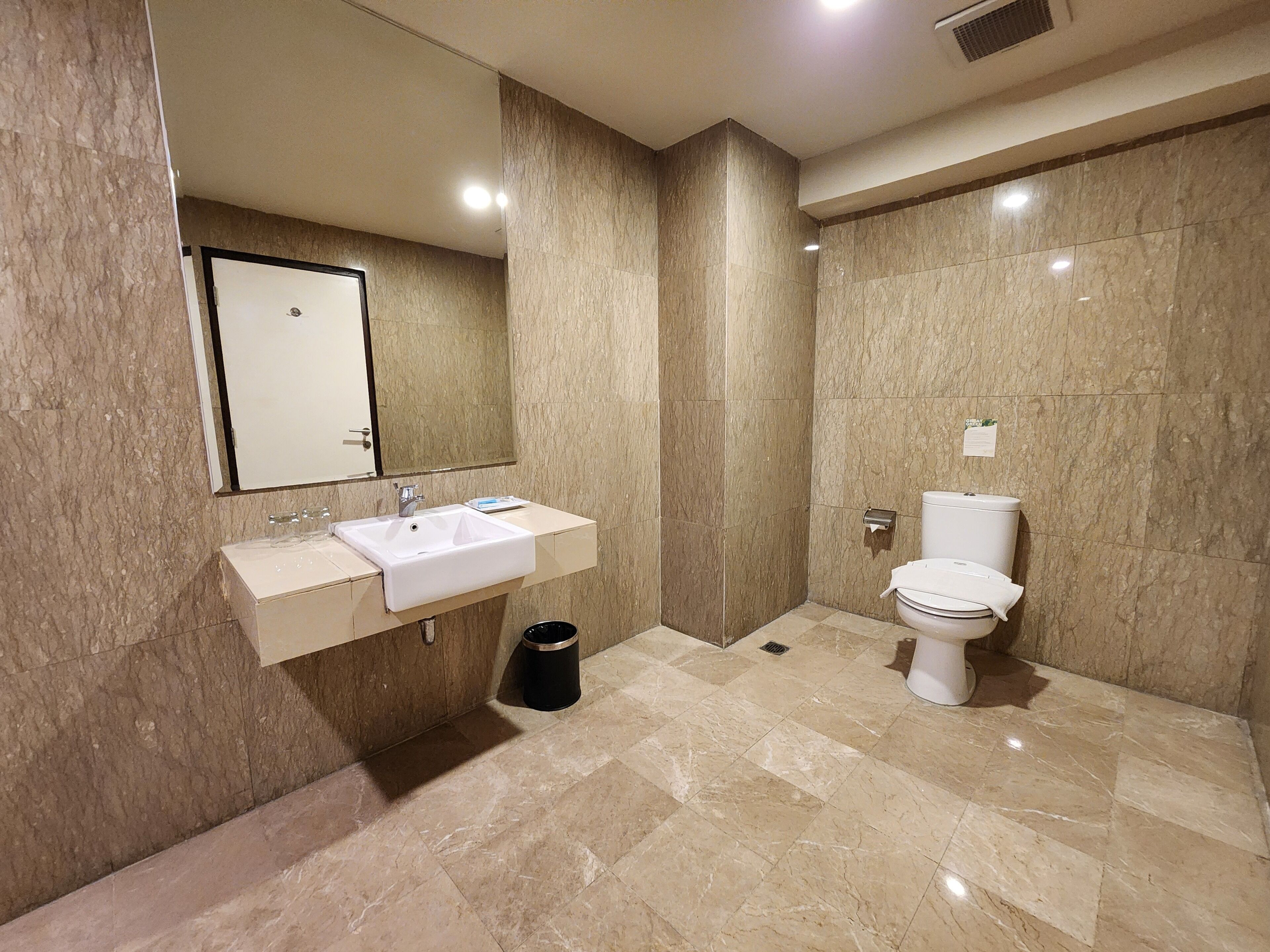 Photo - Grand Paragon Hotel