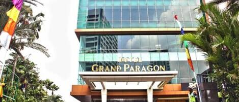 Vista frontal de la propiedad