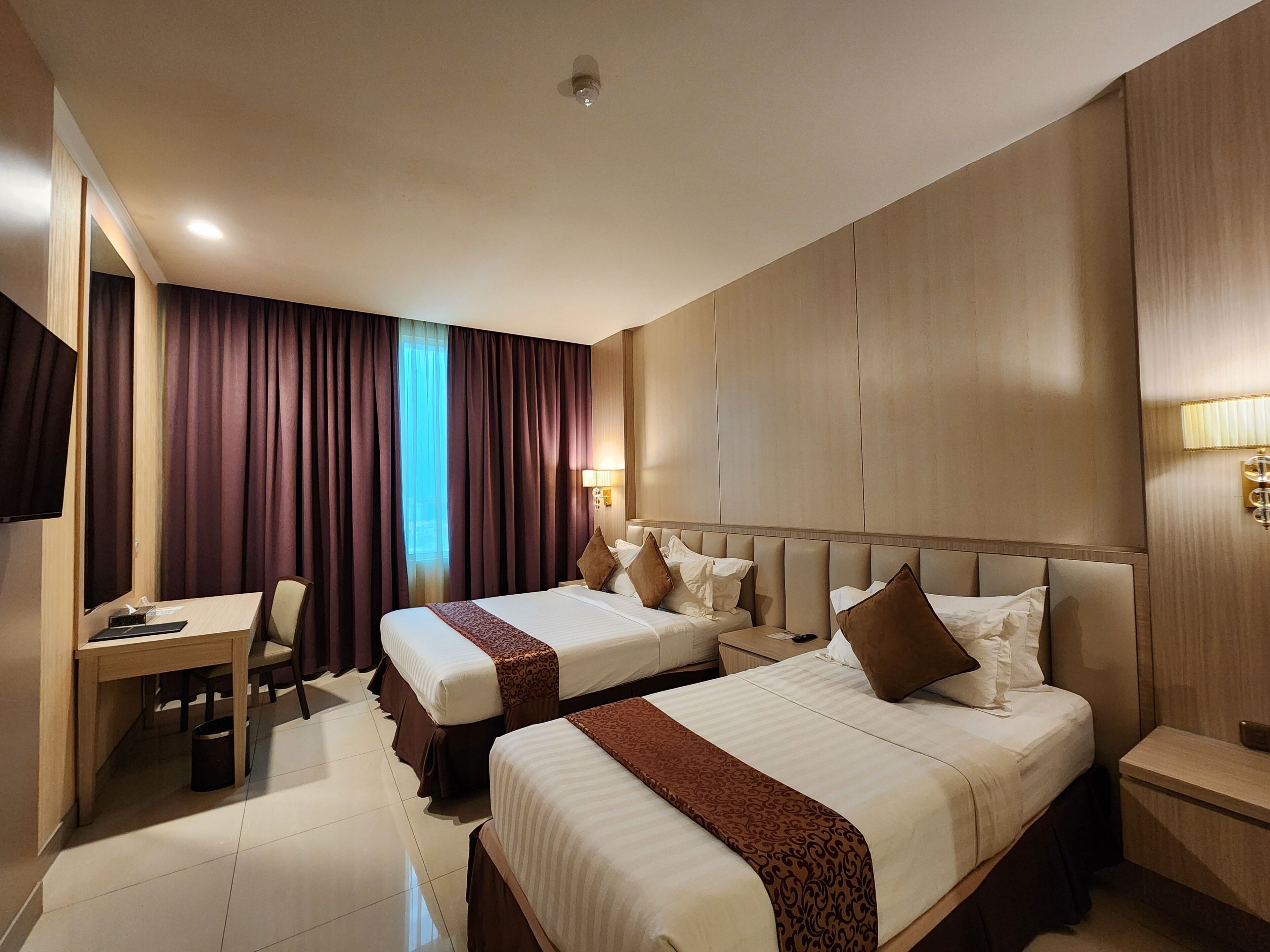 Grand Family | Minibar, in-room safe, individually decorated, desk