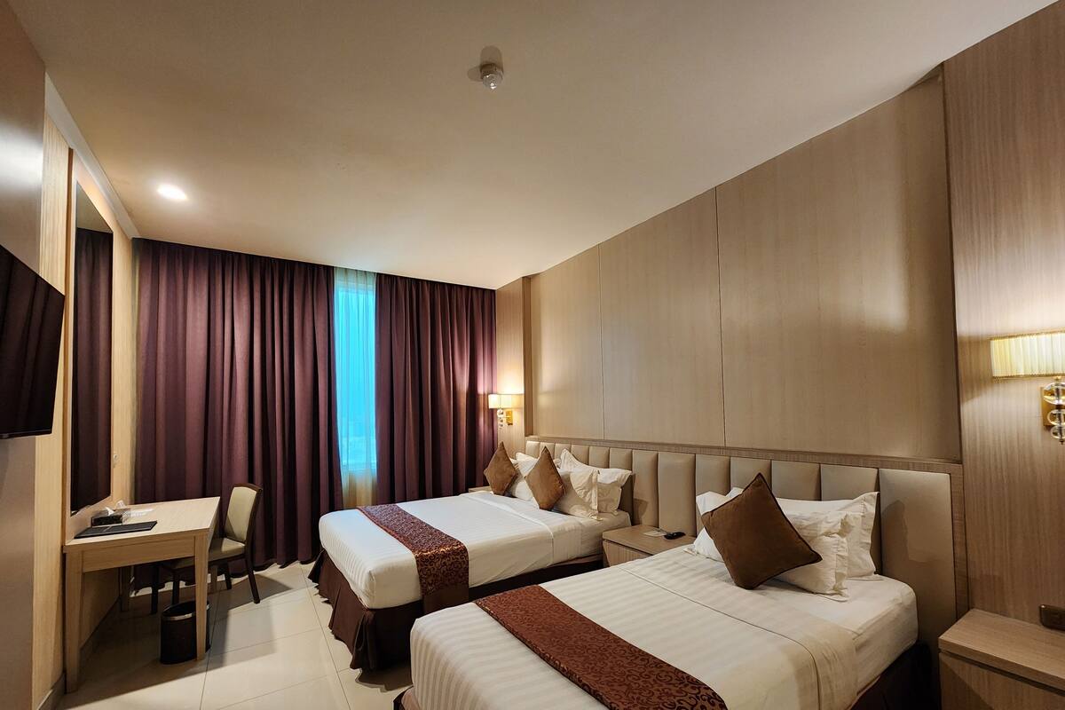 Grand Family | Minibar, in-room safe, individually decorated, desk