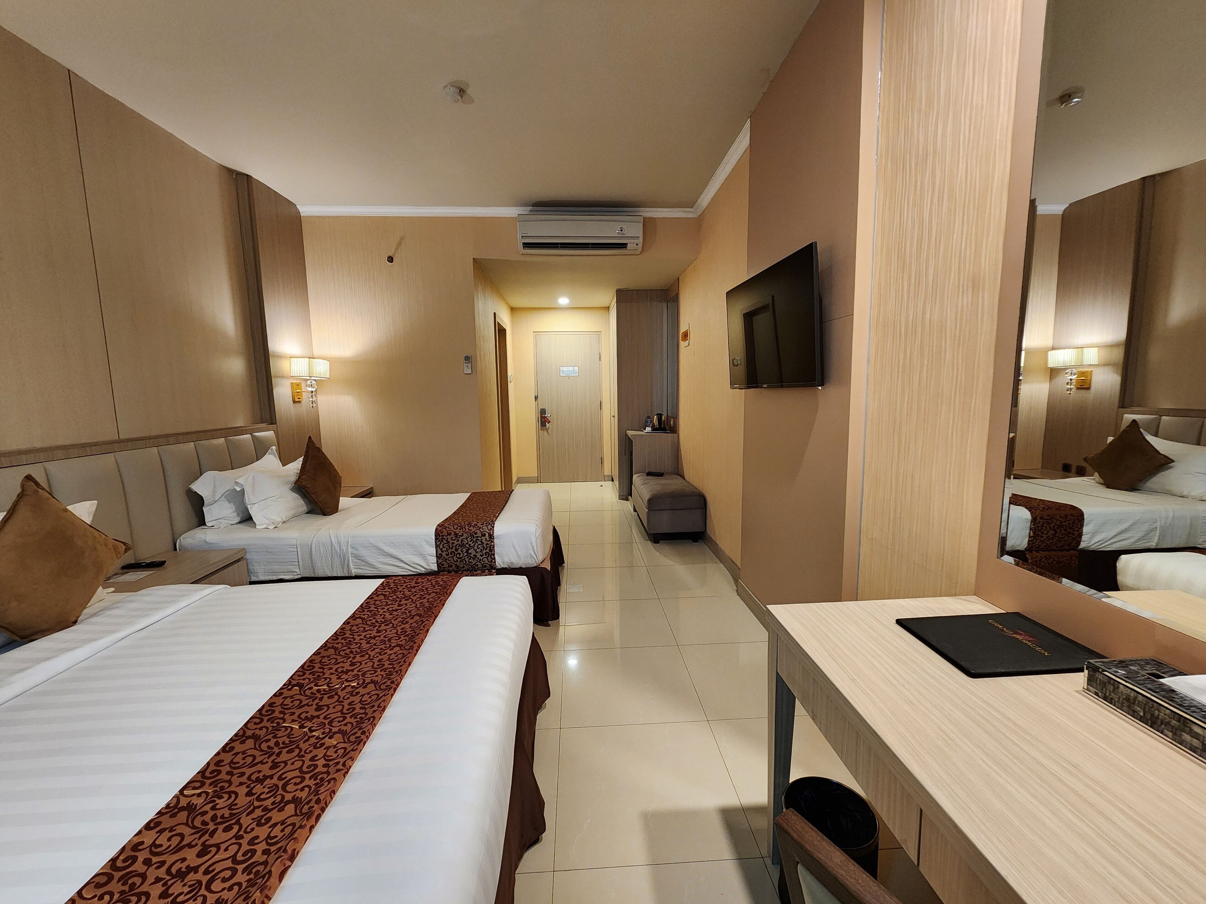 Photo - Grand Paragon Hotel