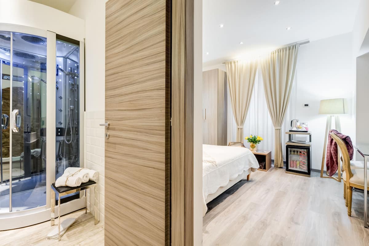 Habitación doble | Ropa de cama de alta calidad, edredón y artículos del minibar gratis