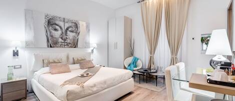 Suite, Hot Tub | Premium bedding, down comforters, free minibar items, in-room safe