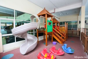 Área de juegos infantiles bajo techo