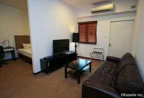 LCD TV - THE Arena Country Club (Singapore)