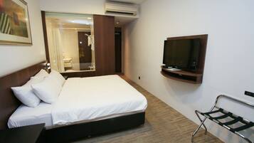 Habitación superior | Caja de seguridad en la habitación, escritorio y wifi gratis