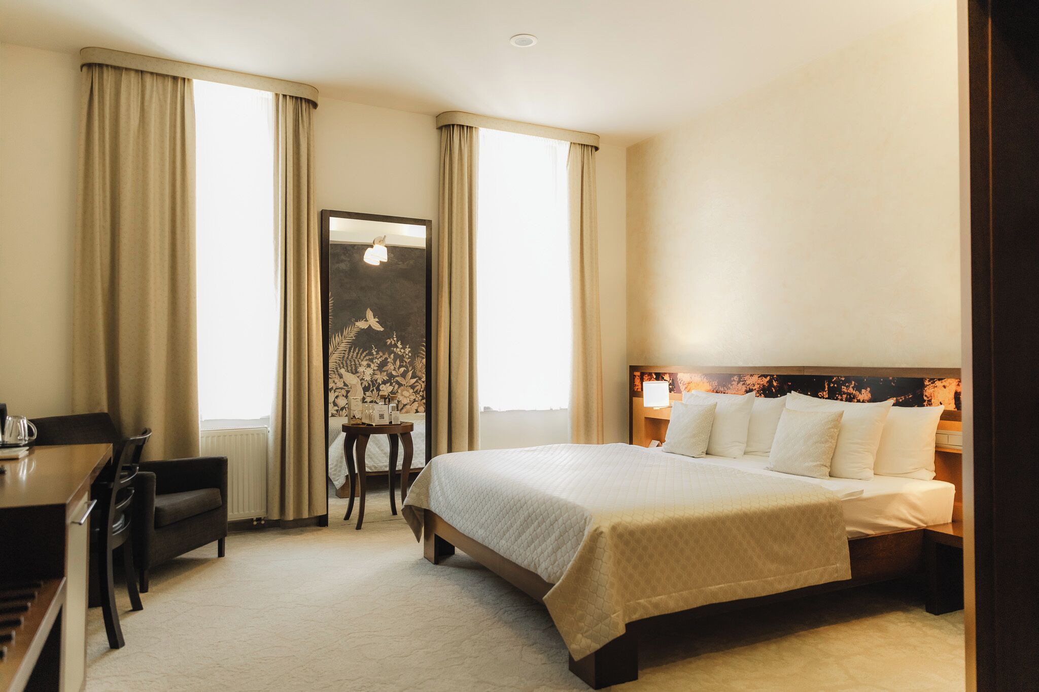 standard double room | hypo-allergenic bedding, minibar, in-room safe, desk