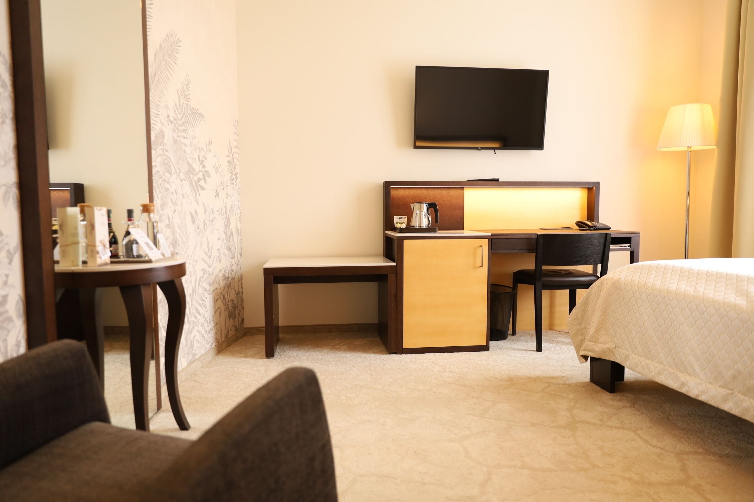 single room | hypo-allergenic bedding, minibar, in-room safe, desk