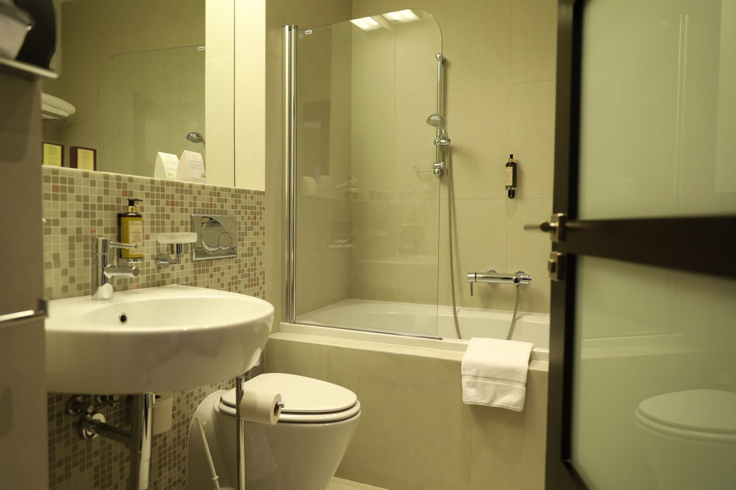 executive double room | bathroom | bathtub, designer toiletries, hair dryer, bathrobes
