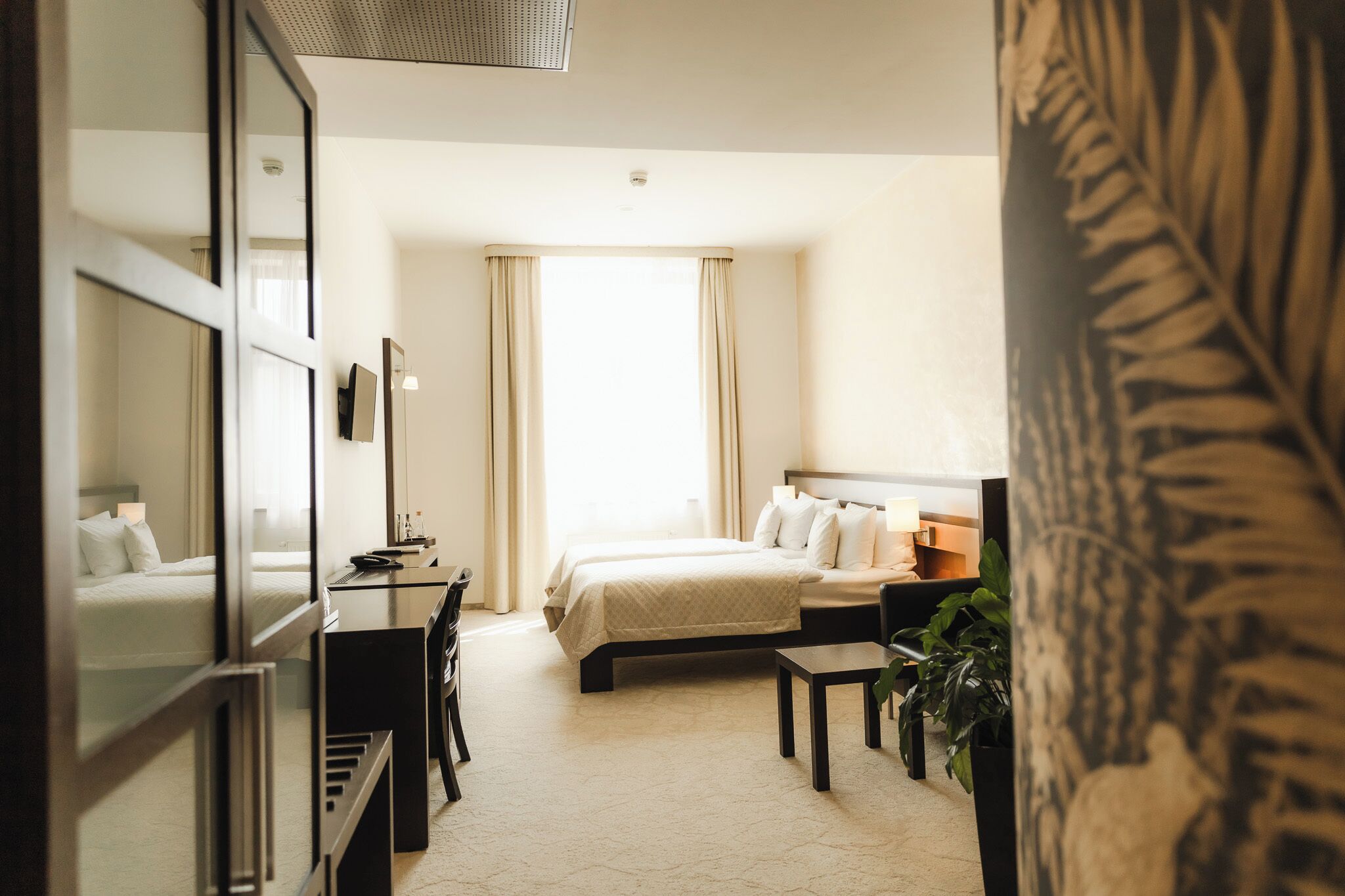 Hypo-allergenic bedding, minibar, in-room safe, desk