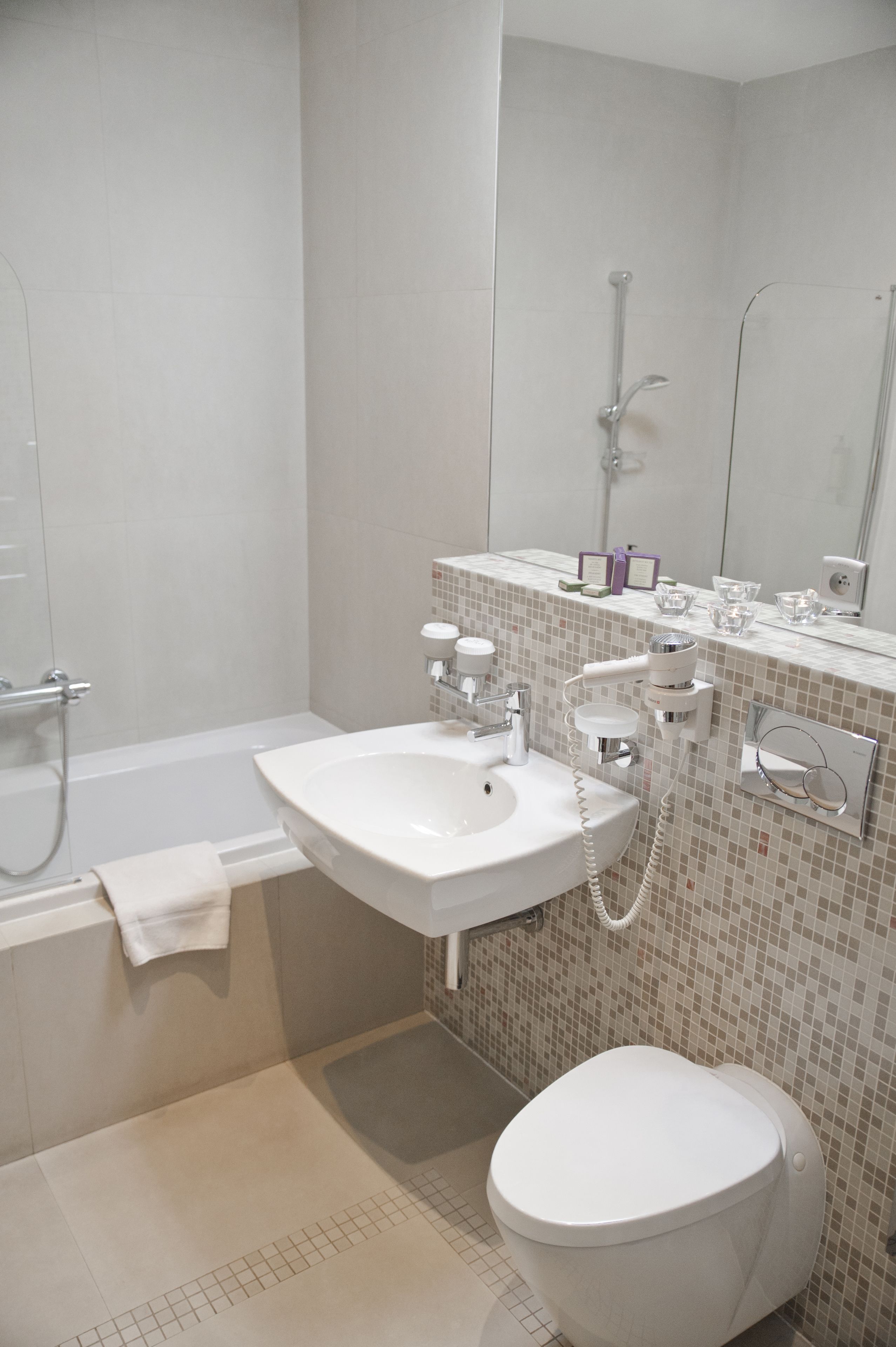 standard double room | bathroom | bathtub, designer toiletries, hair dryer, bathrobes