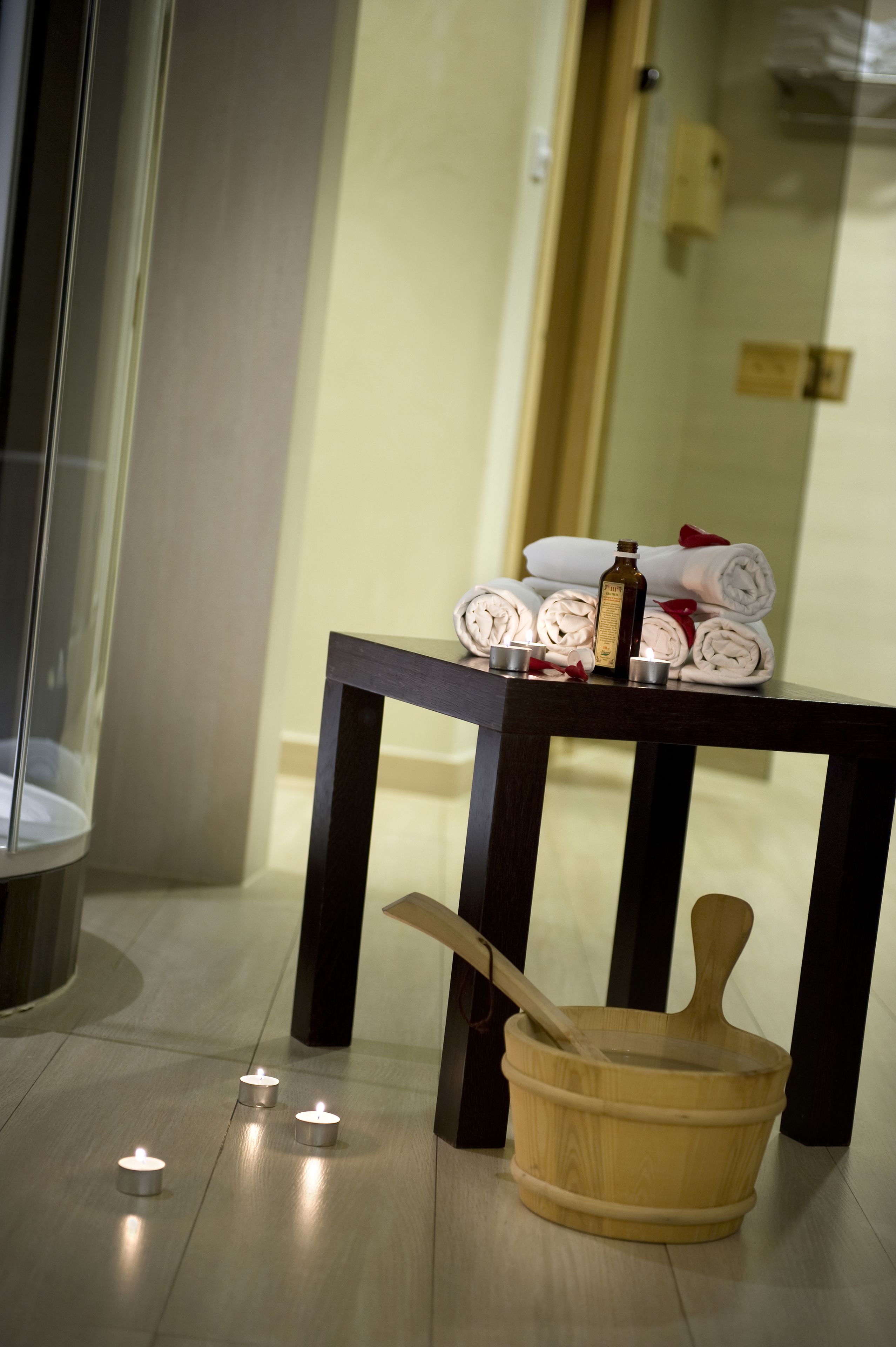 sauna, hot tub, body treatments, sports massages, massages