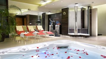 Indoor spa tub