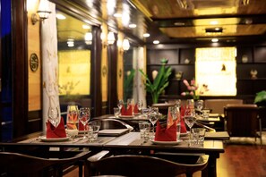Breakfast, lunch and dinner served - V'Spirit Cruises (Ha Long)
