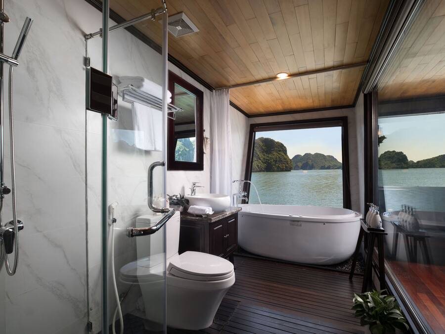 Executive Double or Twin Room, Balcony, Ocean View - 2D1N | Bathroom | Separate bathtub and shower, deep-soaking bathtub, rainfall showerhead